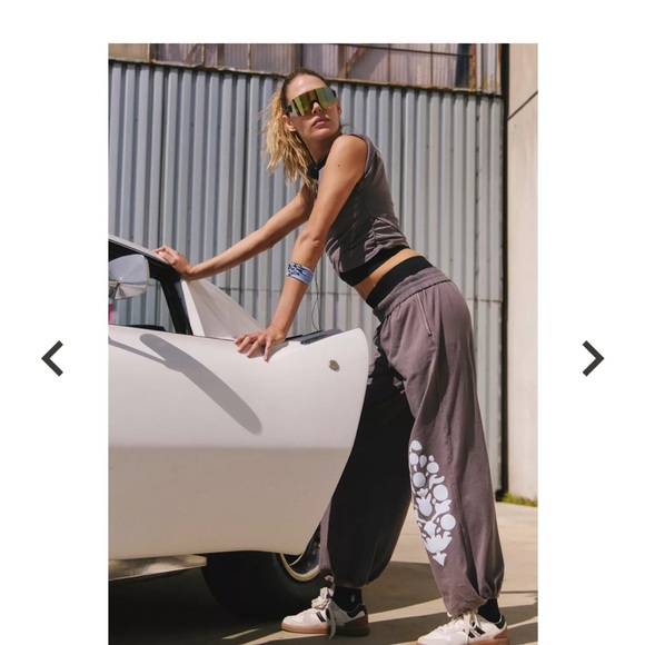 FP Movement Women's Hot Shot Logo
Crossover 2-Piece Set 🌸 - Picture 8 of 14